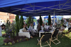 współpraca przy organizacji eventów podczas planowania wydarzenia firmowego